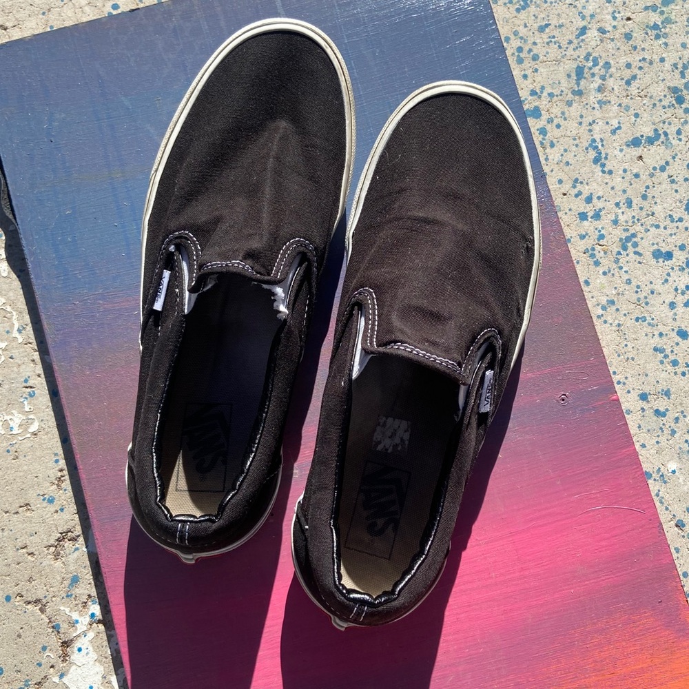 Vans slip on black white